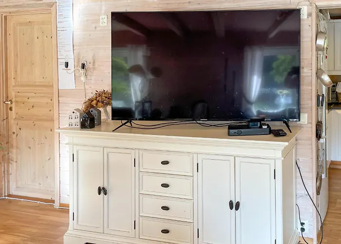 3 Bedroom Cozy In Фарсунн