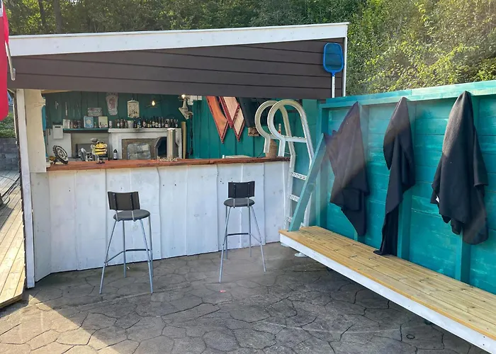 3 Bedroom Cozy In فارسوند